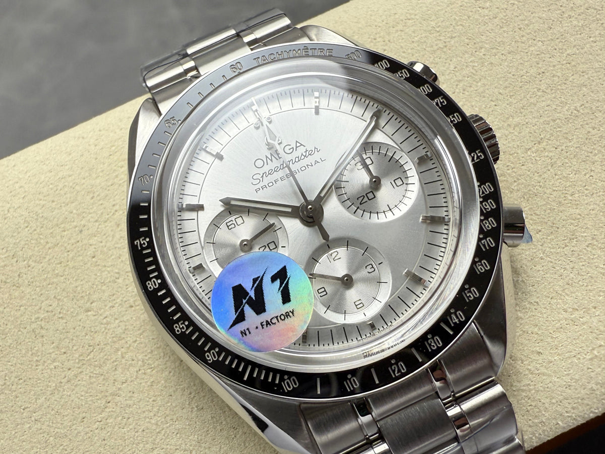 Omega Speedmaster Professional Moonwatch 42mm Stainless Steel Strap Silver Dial