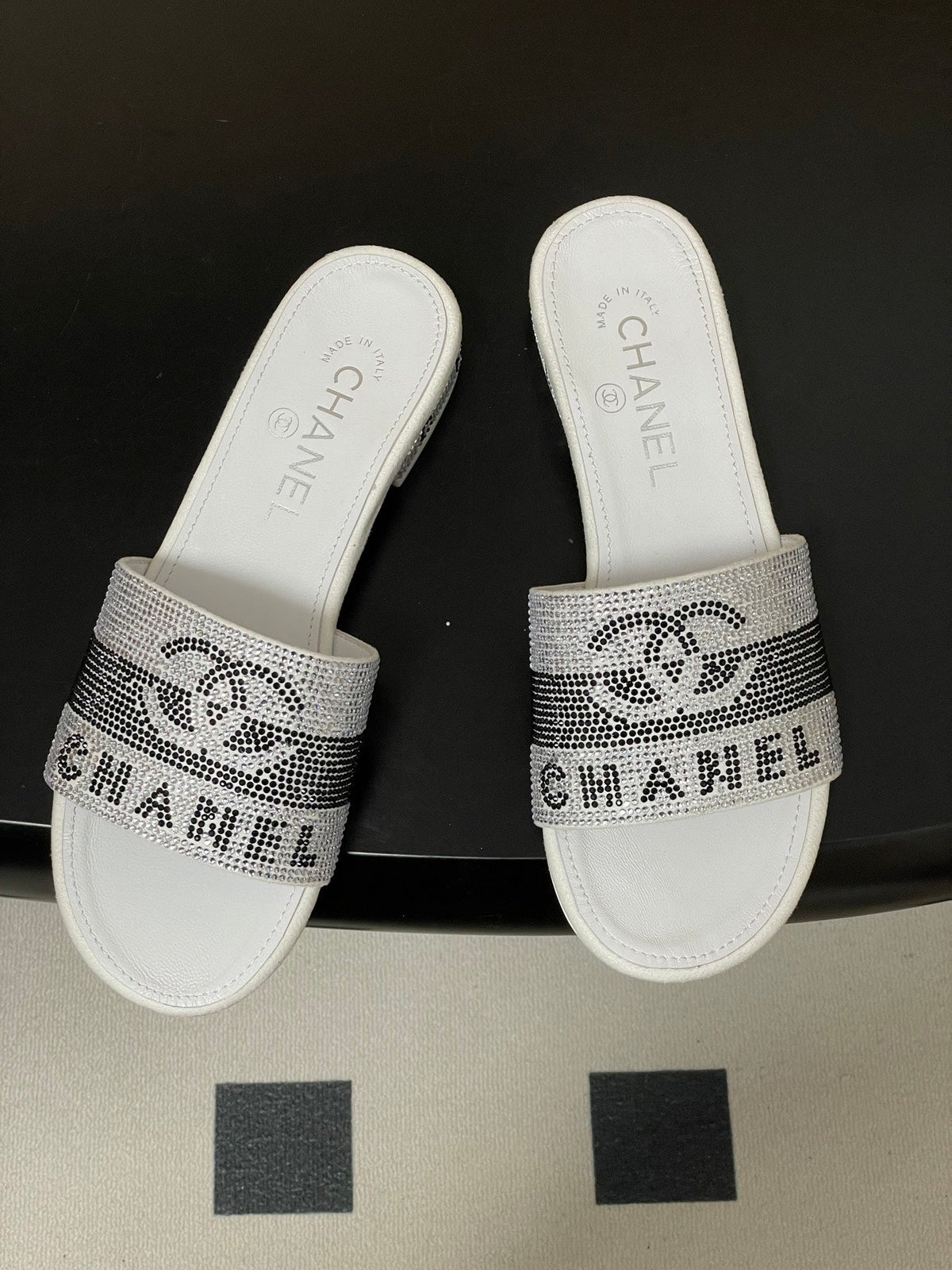 CC 26s Flat Sandals White Gray Sheepskin Rhinestones 649515
