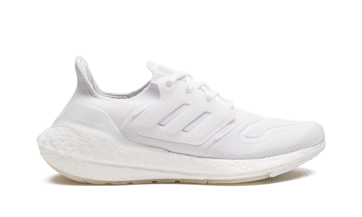 ULTRABOOST 22 WMNS "Triple White" GX5590