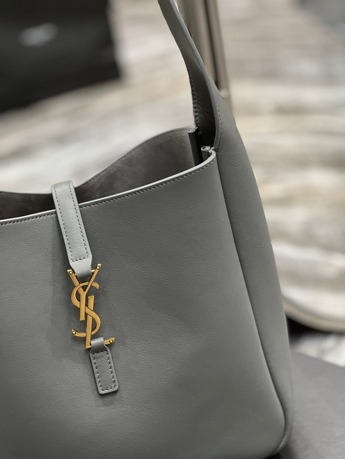 le 5a7 small 23 rock gray calfskin