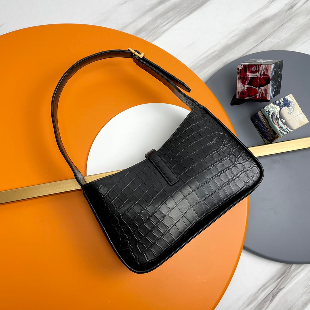 YSL Le 5 À 7 Hobo Bag 25cm Black in Crocodile Pattern 285546