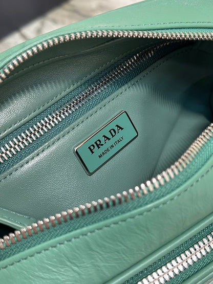 CAMERA BAG 23 IN CASTLETON GREEN WRINKLED LAMBSKIN