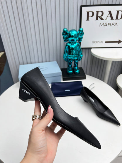 Prada 26SS Pointed-Toe Pumps 4cm Black Calskin 680947