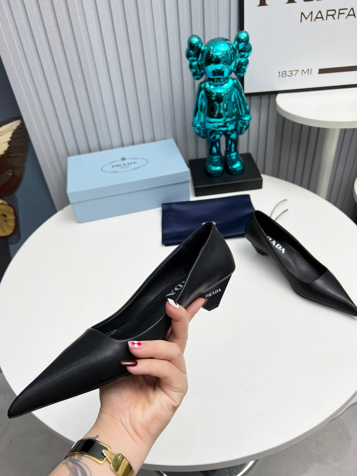 Prada 26SS Pointed-Toe Pumps 4cm Black Calskin 680947