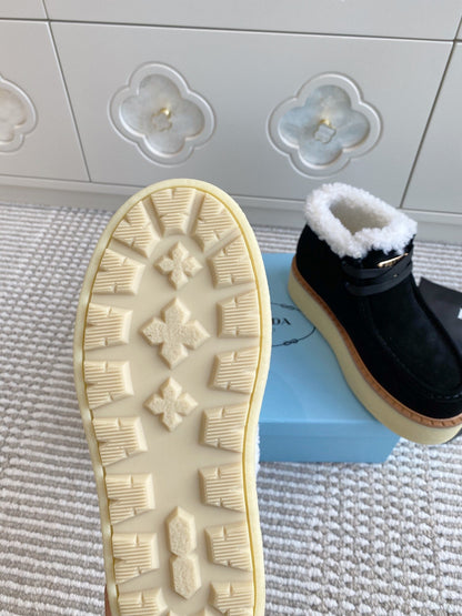 Prada Chukka Boots Black Suede White Shearing 564160