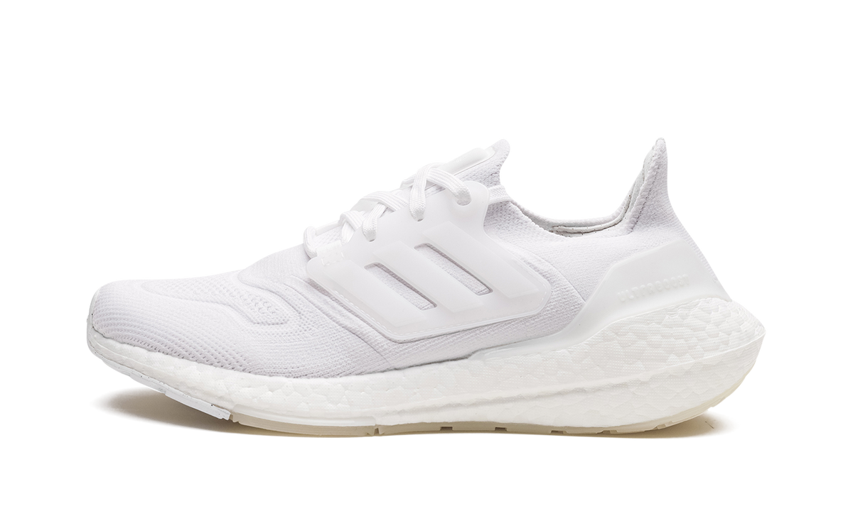 ULTRABOOST 22 WMNS "Triple White" GX5590