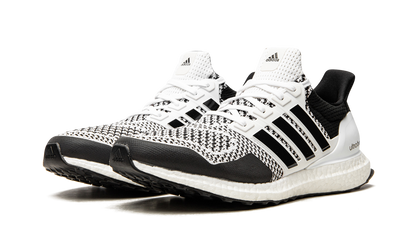 UltraBoost 1.0 DNA "Cookies And Cream" H68156