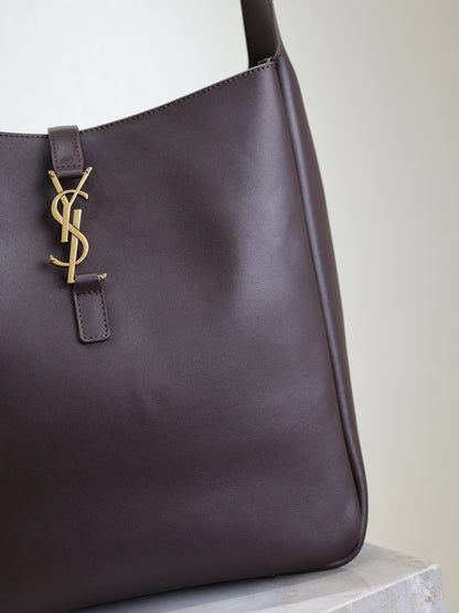 LE 5 À 7 LARGE BAG 31 IN COFFEE LAMBSKIN