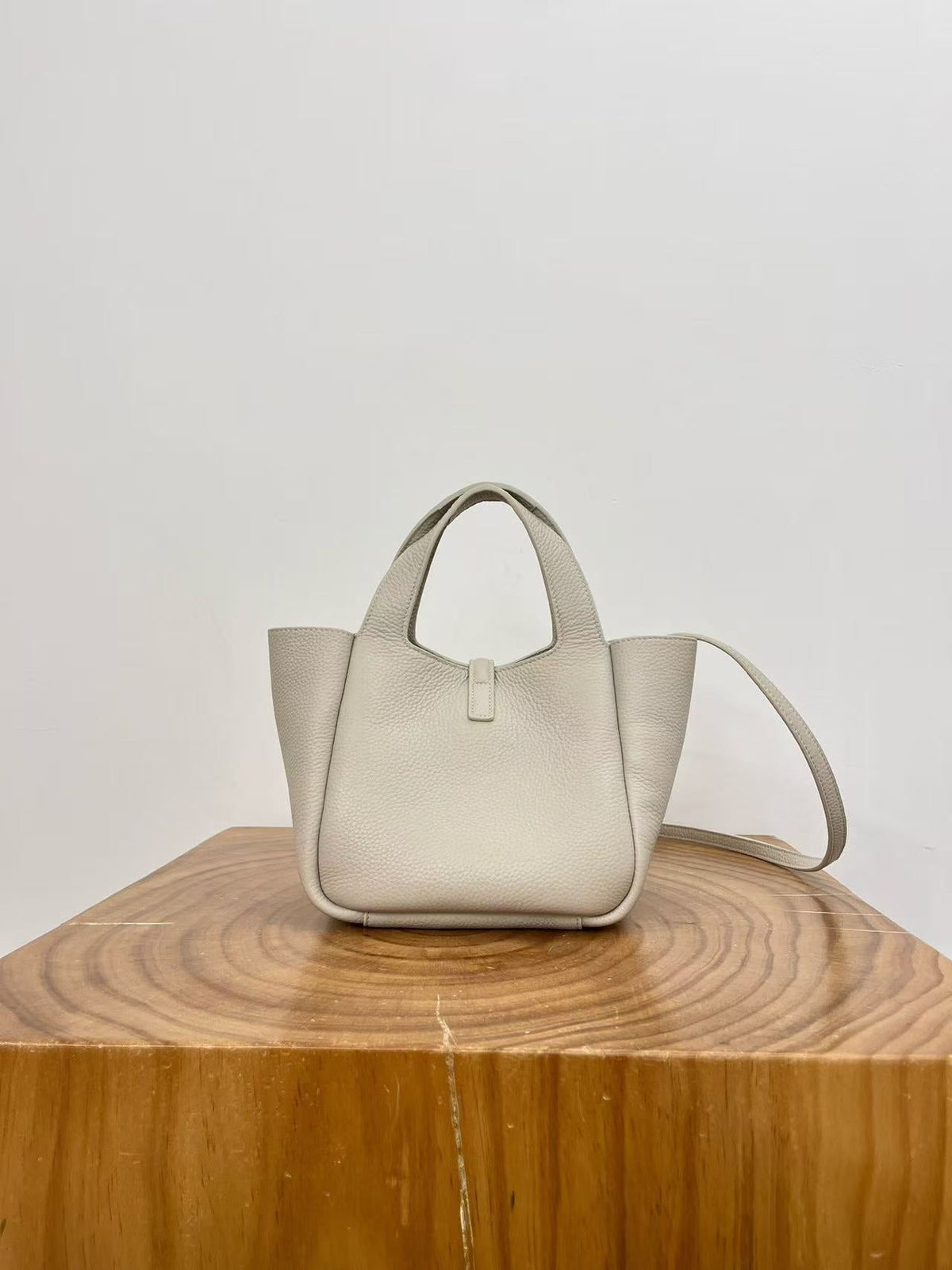 YSL Le 5 À 7 Baby Bea Cream Grained Leather
