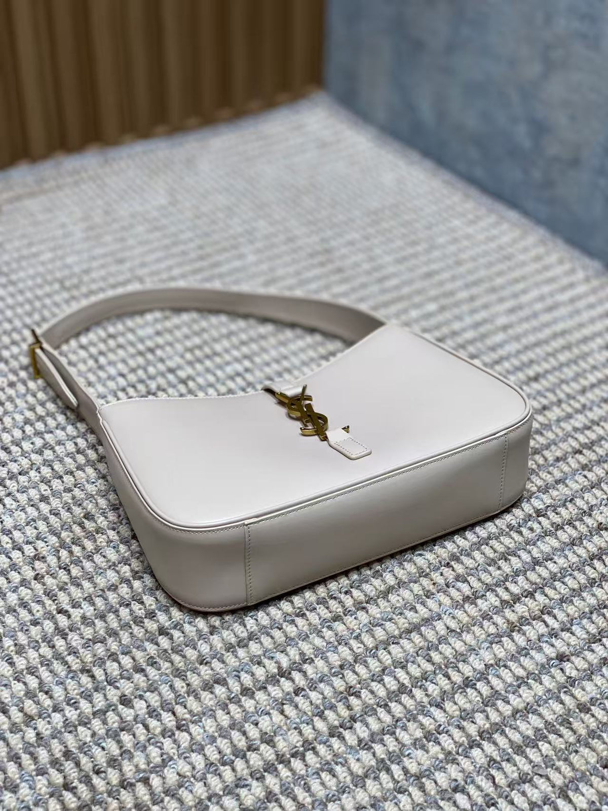 YSL Le 5 À 7 Hobo Bag 25cm Off White Cowhide
