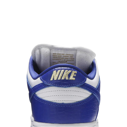 Nike SB Dunk Low 'Supreme Stars Hyper Royal' (2021)