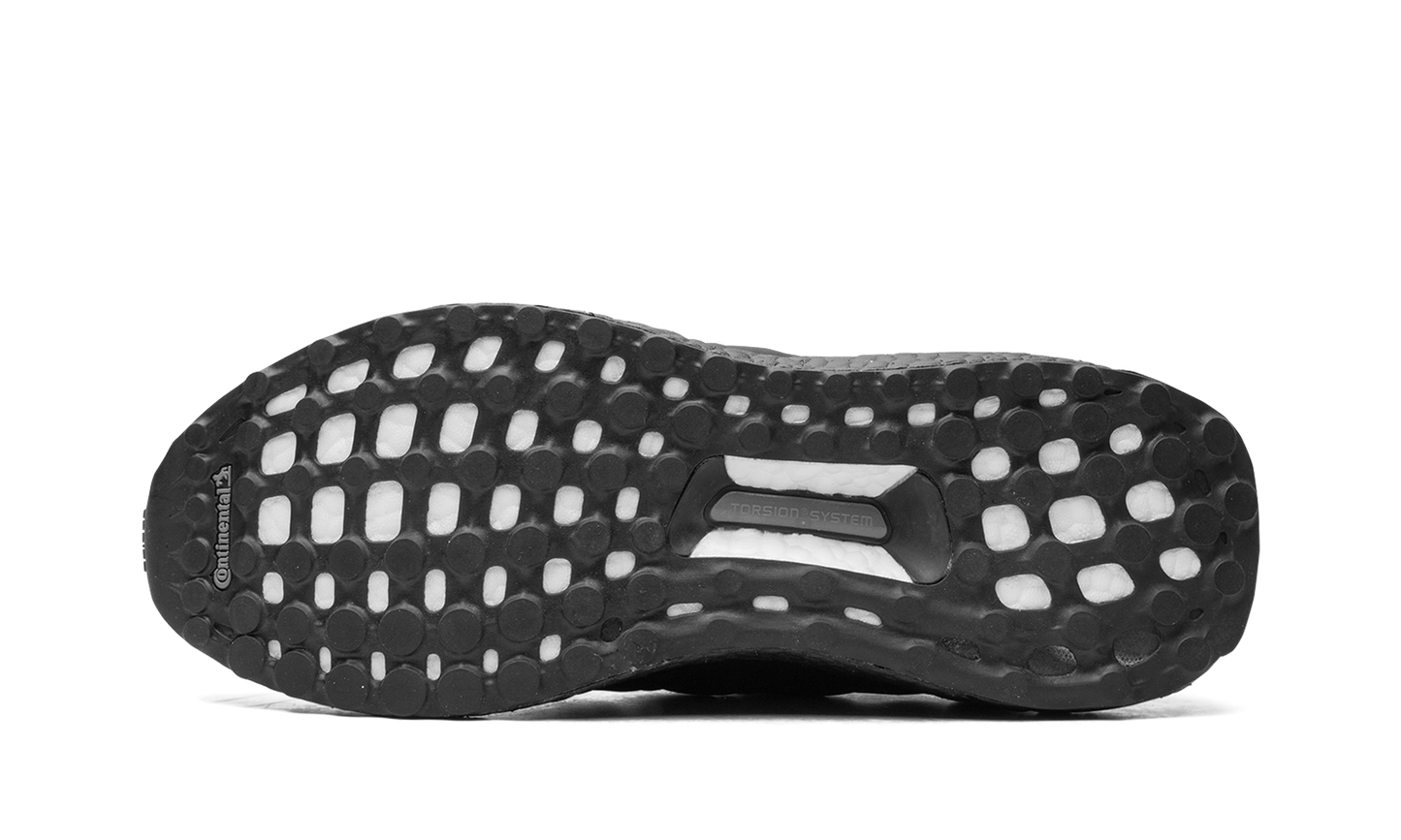 UltraBOOST "Triple Black" F36641