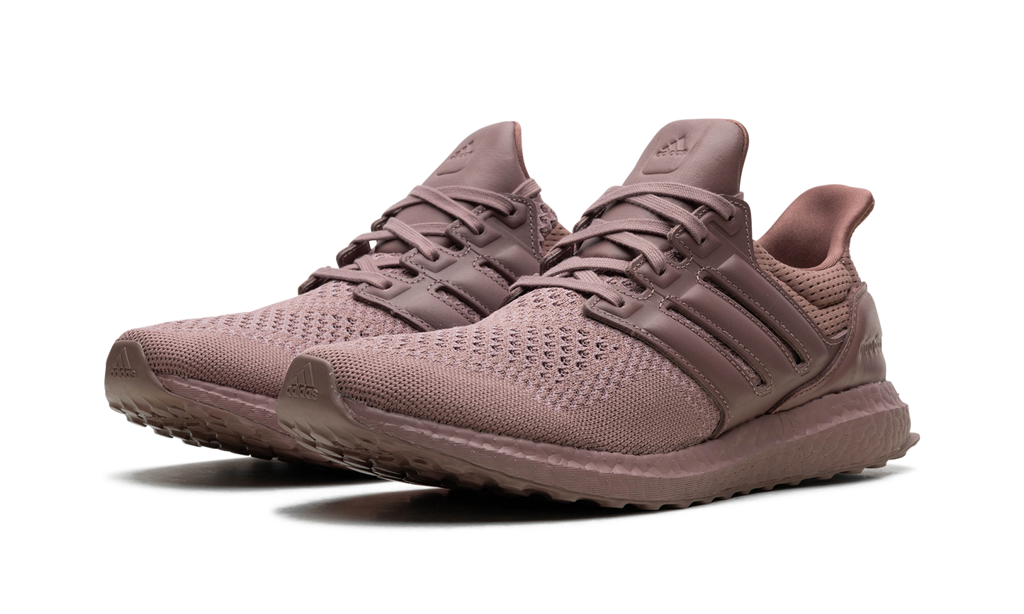 ULTRABOOST 1.0 WMNS "Wonder Oxide" GY9903