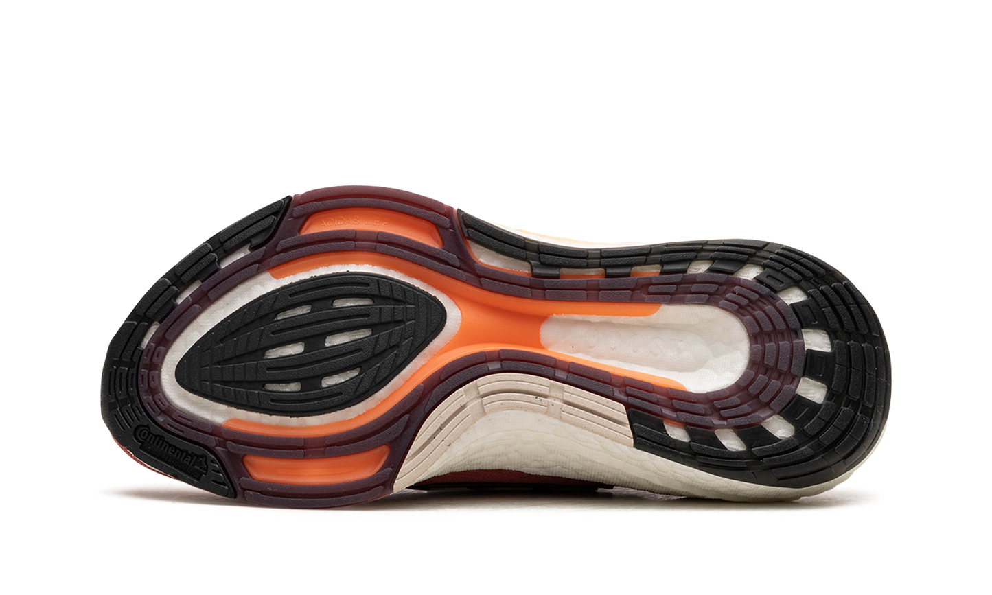 ULTRABOOST 22 WMNS "Wonder Red Bliss Orange" GX6670