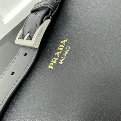 Prada 2026 Medium Bucket Bag 29cm Calfskin
