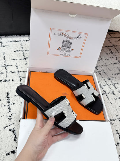 HM 26ss Oran Sandals Black White Canvas Cowhide 617213