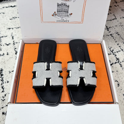 HM 26ss Oran Sandals Black White Canvas Cowhide 617213