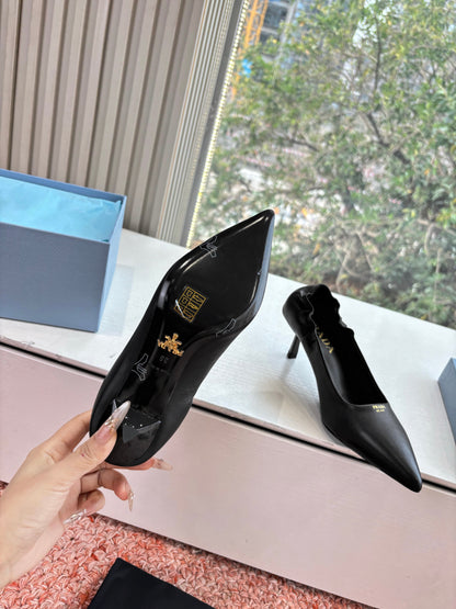 Prada Pointed-Toe Pumps Black Leather 604171