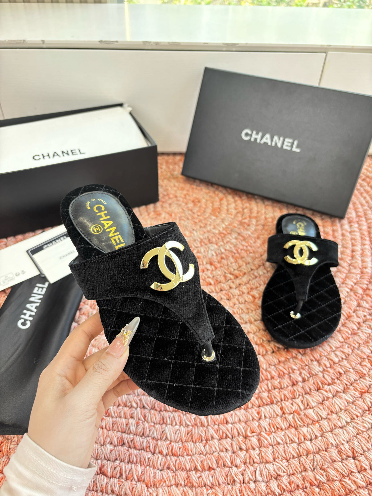 CC 26s Thong Sandals Black Suede Leather 648262