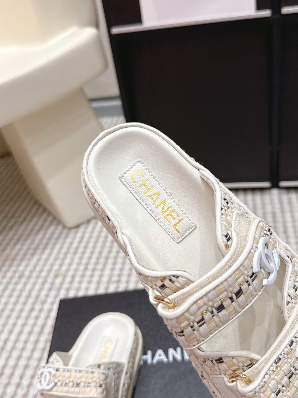 CC 26s Sandals Beige Leather Raffia 632397