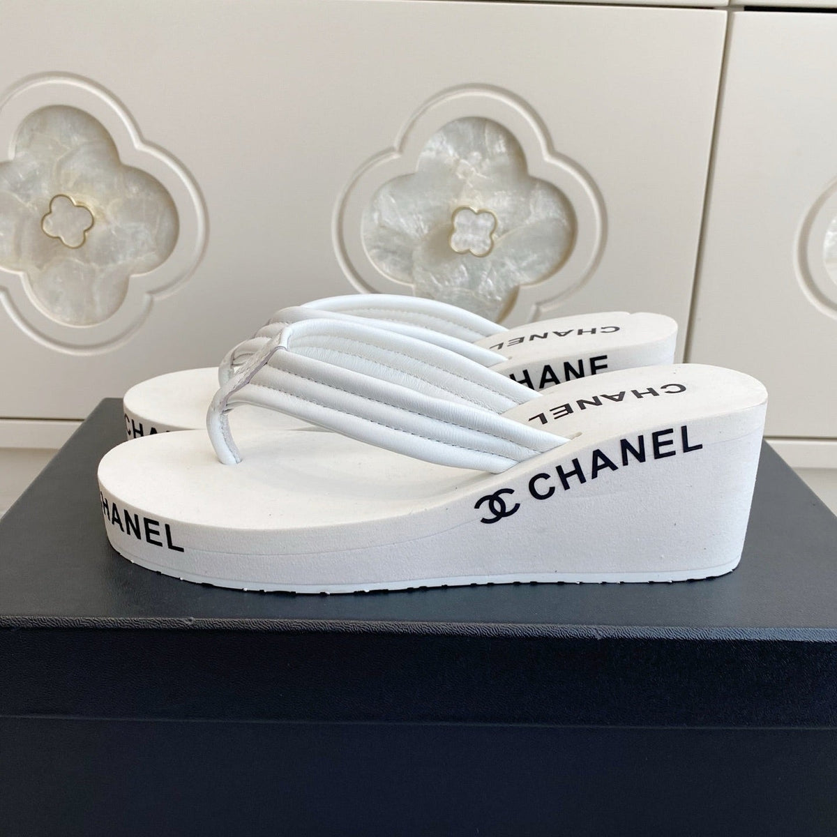 CC 26s Thong Sandals 65 White Rubber Leather 647675