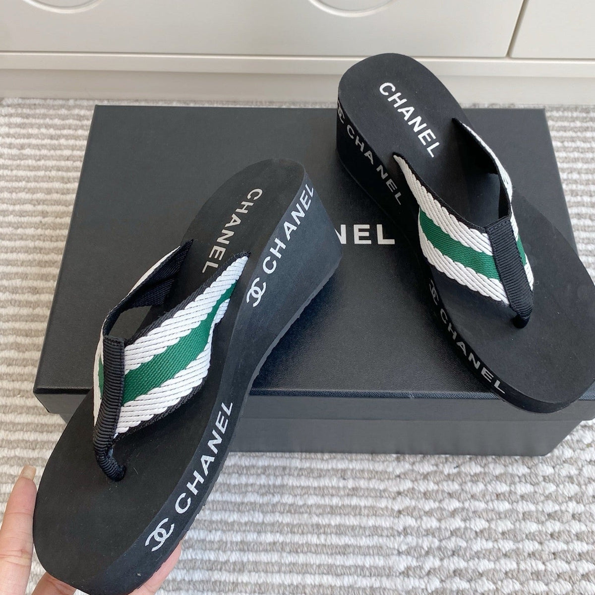 CC 26s Thong Sandals 65 Black White Green Rubber Leather 647676