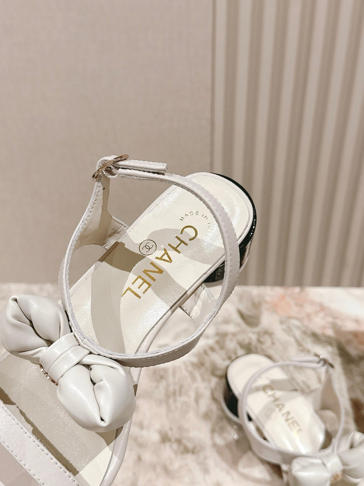 CC 26s Bow Sandals White Cowhide 658468