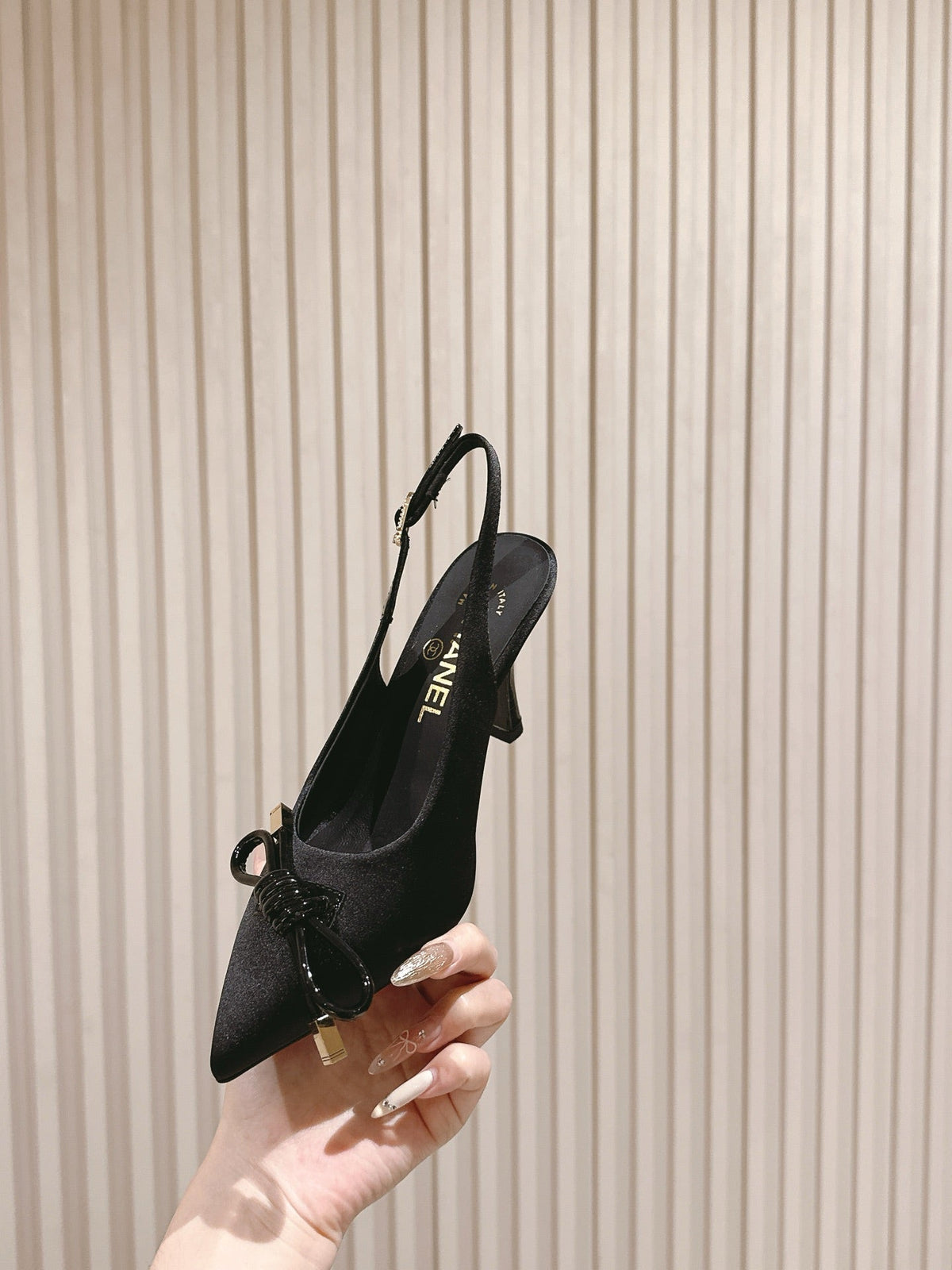 CC 26s Slingback 85 Black Satin Sheepskin 658480