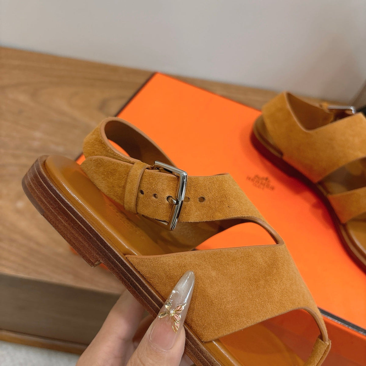 HM 26ss Thong Sandal Brown Suede Calfskin 638407