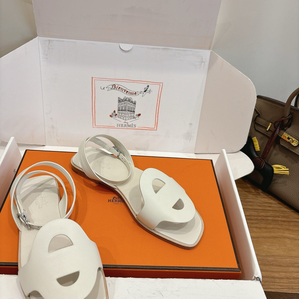 HM 26ss Flat Sandal White Calfskin 638414