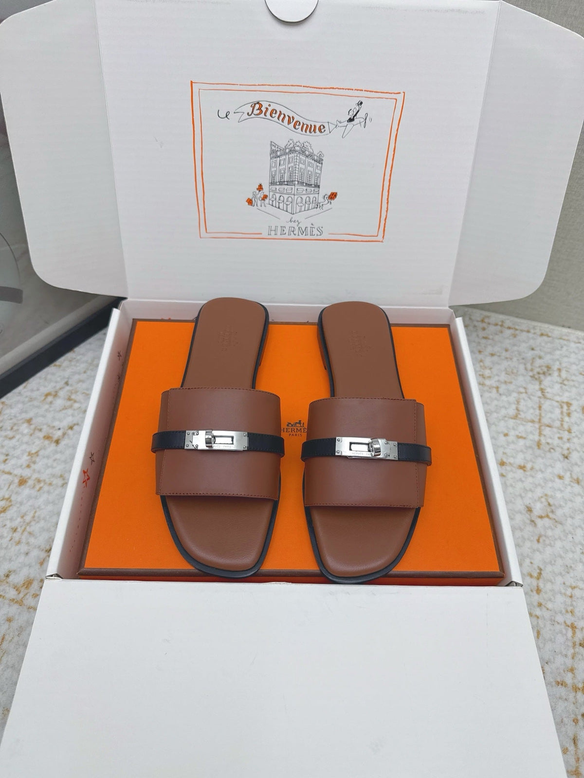 HM 26ss Oasis Sandals Brown Black Sheepskin Sliver Buckle 625170