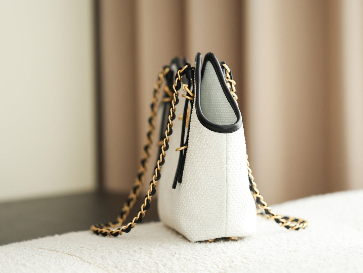 Chanel 2026 Maxi Hobo Bag 28cm White Straw Leather 351096