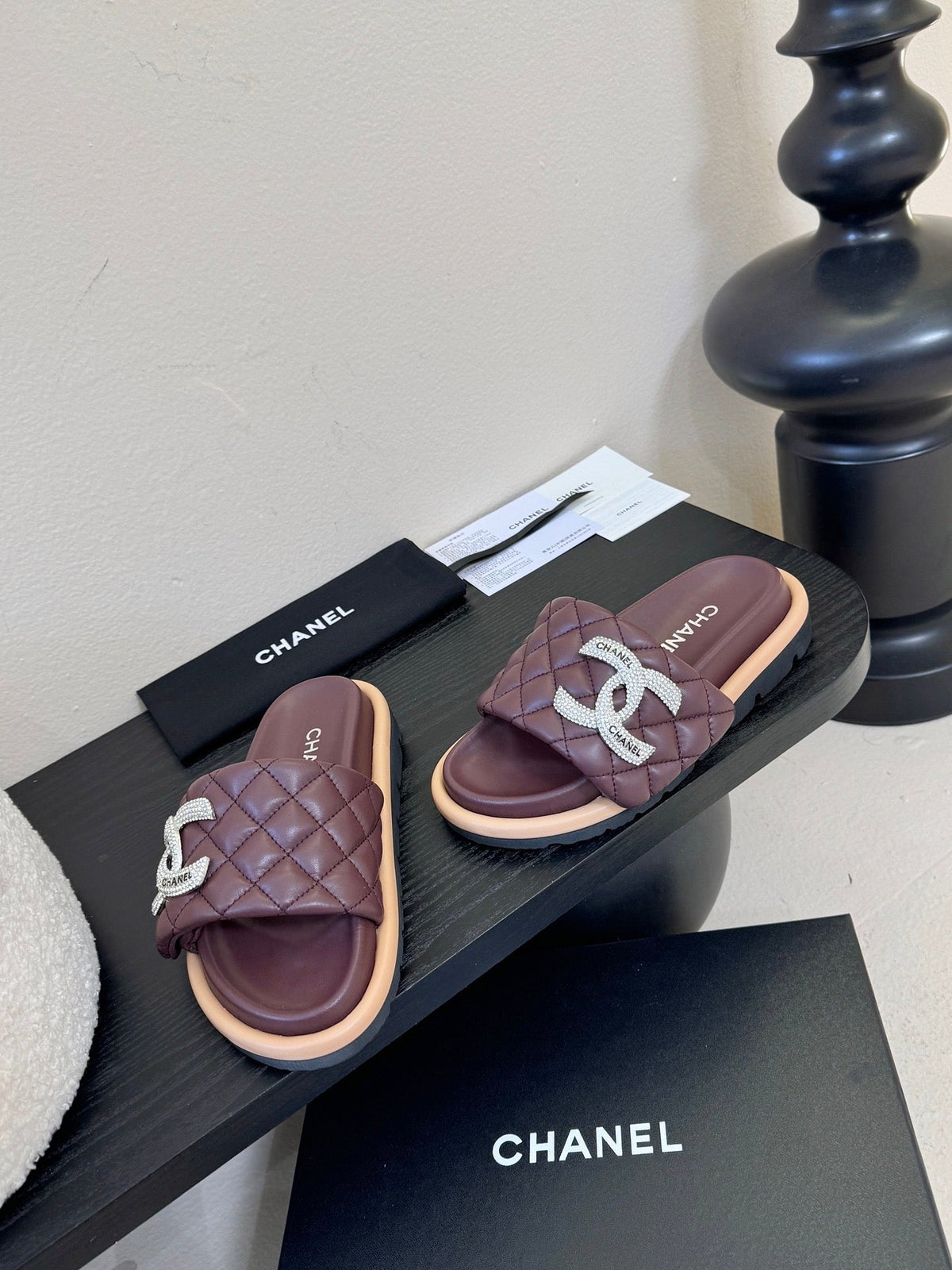 CC 26s Slippers Burgundy Beige Sheepskin 627178