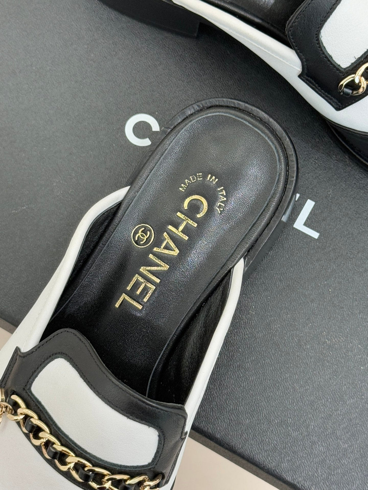 CC 26 Mule Black mix White Calfskin 610016