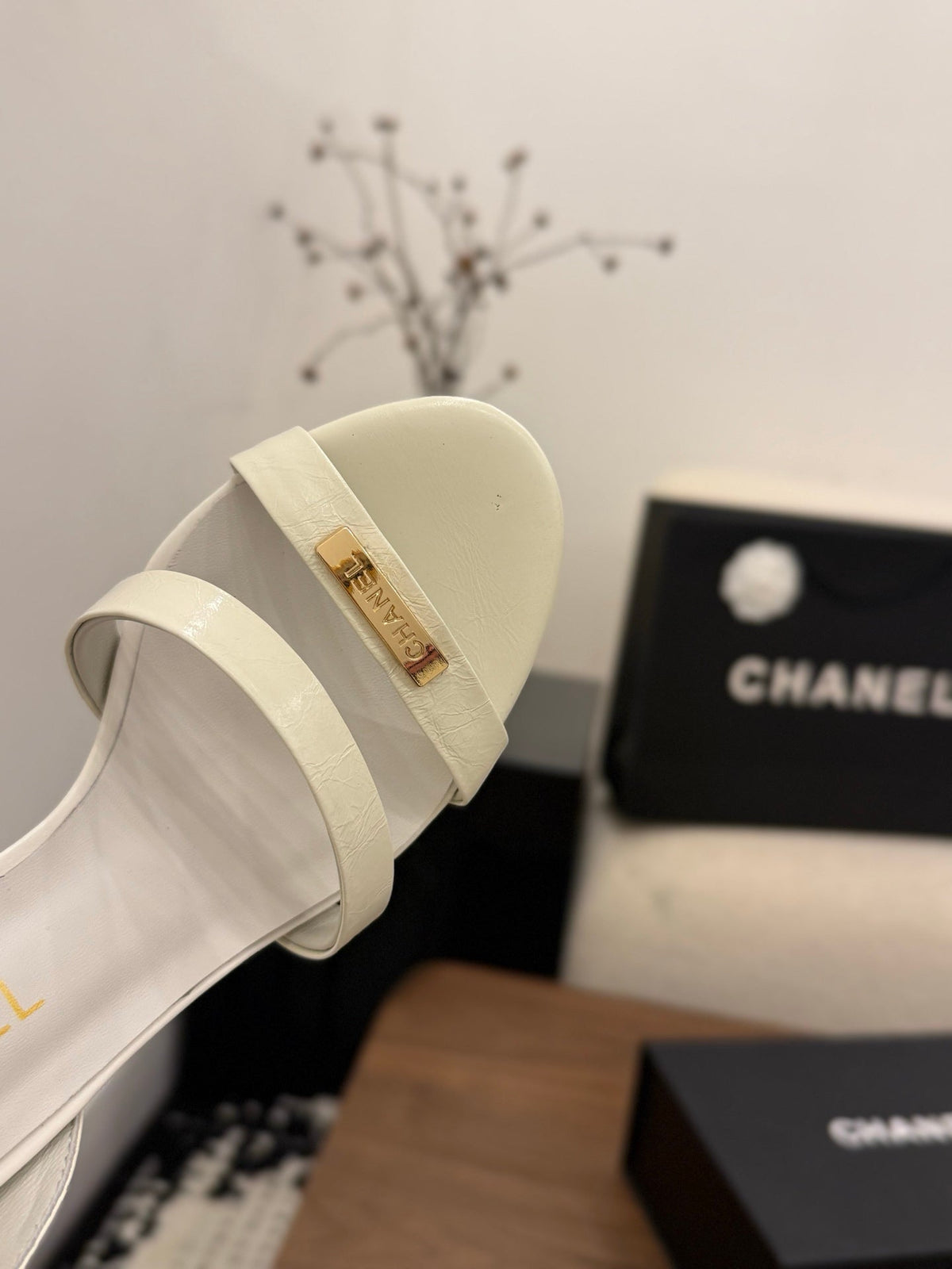 CC 26s Sandals 80 White Sheepskin 183528