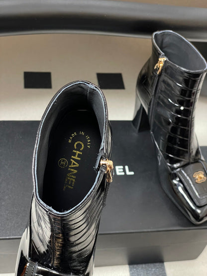 CC 26 Crocodile-embossed Boot Black Patent Leather 593113