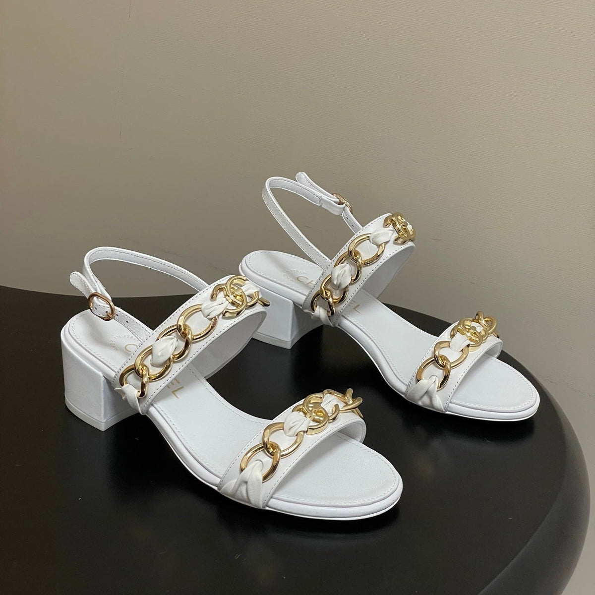 CC 26s Buckle Chain Sandals 55 White Sheepskin 649473
