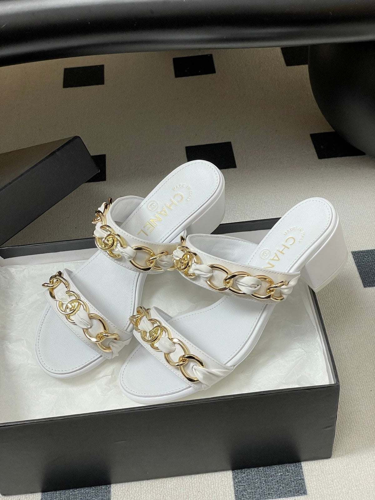 CC 26s Chunky Heels Sandals 55 White Sheepskin 649470