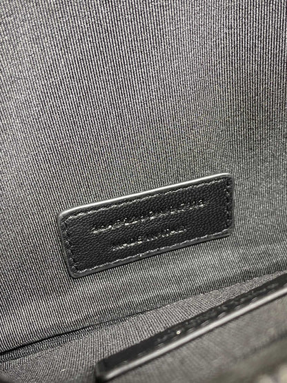 YSL Black Hardware Logo Zipper Clutch 23cm Black Caviar Cowhide