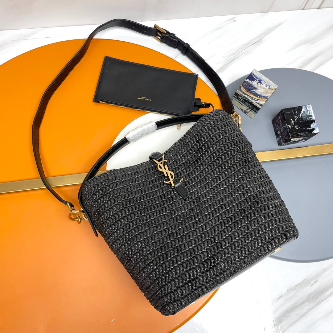 Le 37 Woven Bucket Bag 25cm Black in Raffia 285704