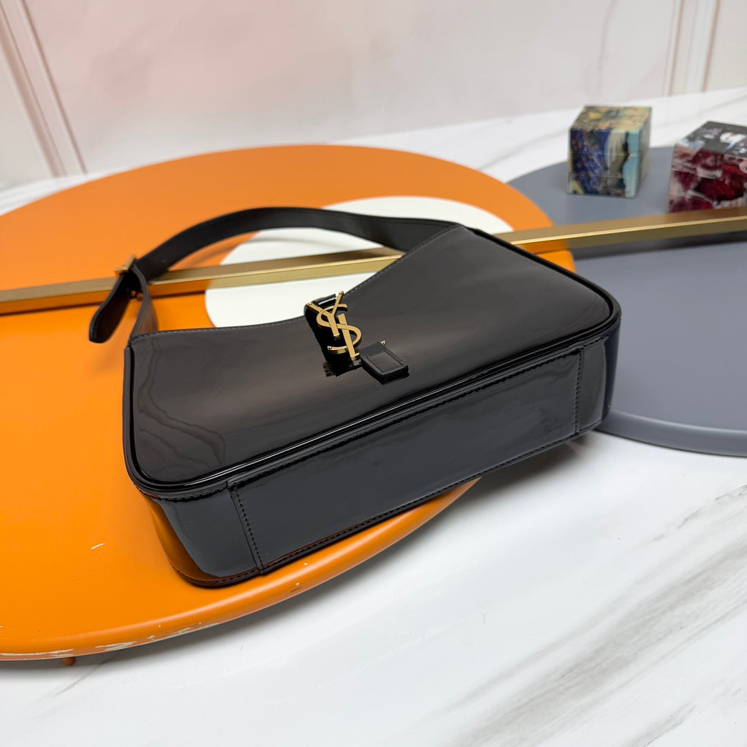 YSL 5 𝐀̀ 7 Bag 24cm Black Patent Leather 285564