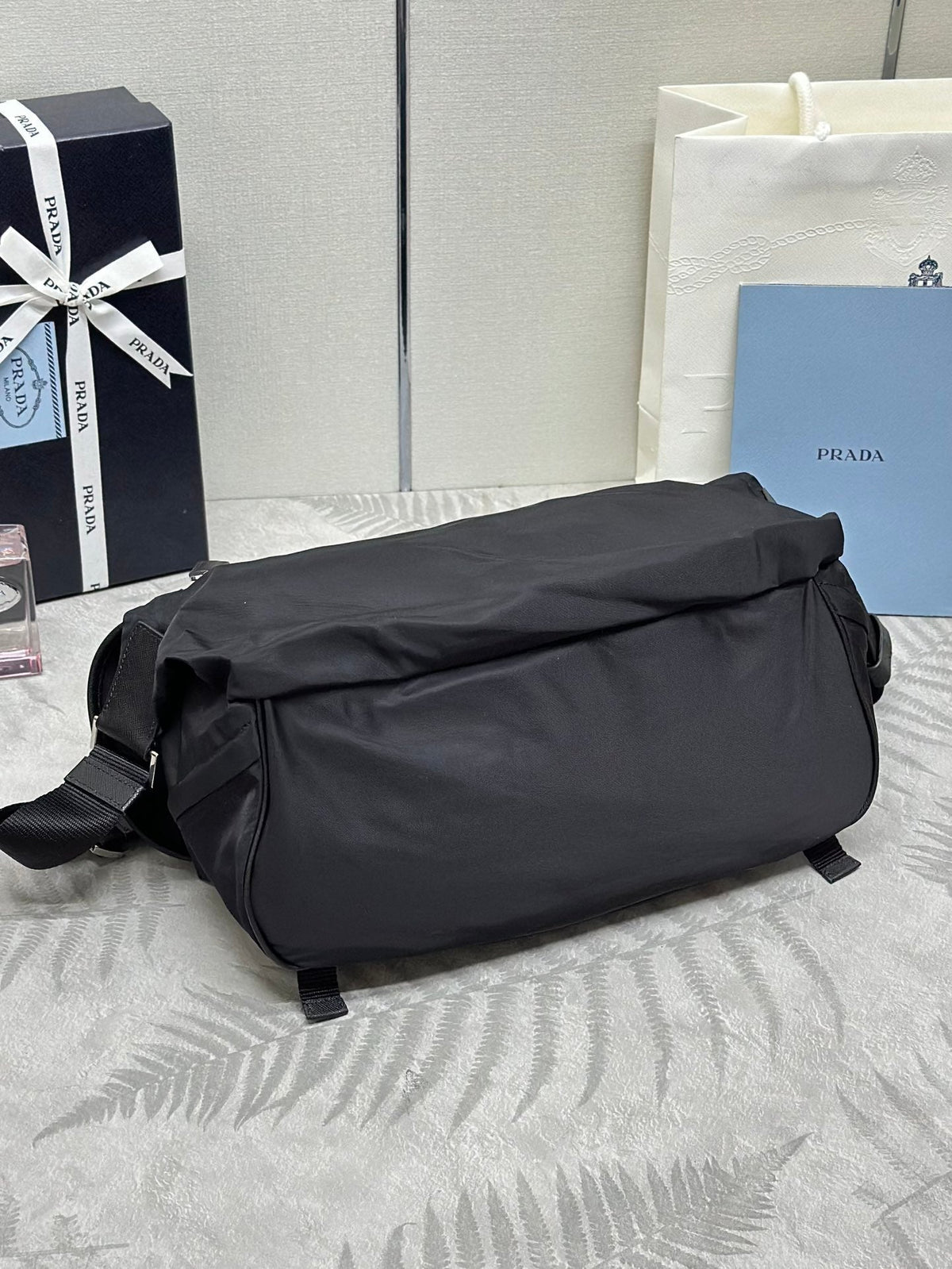 SHOULDER BAG 32 IN BLACK RE-NYLON TRIANGLE LOGO
