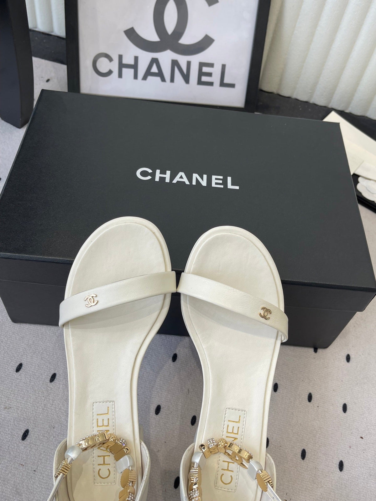 CC 26s Sandals 35 White Sheepskin Pearls 650098