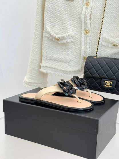 CC 26 Camellia Thong Sandal Beige mix Black Sheepskin 609999