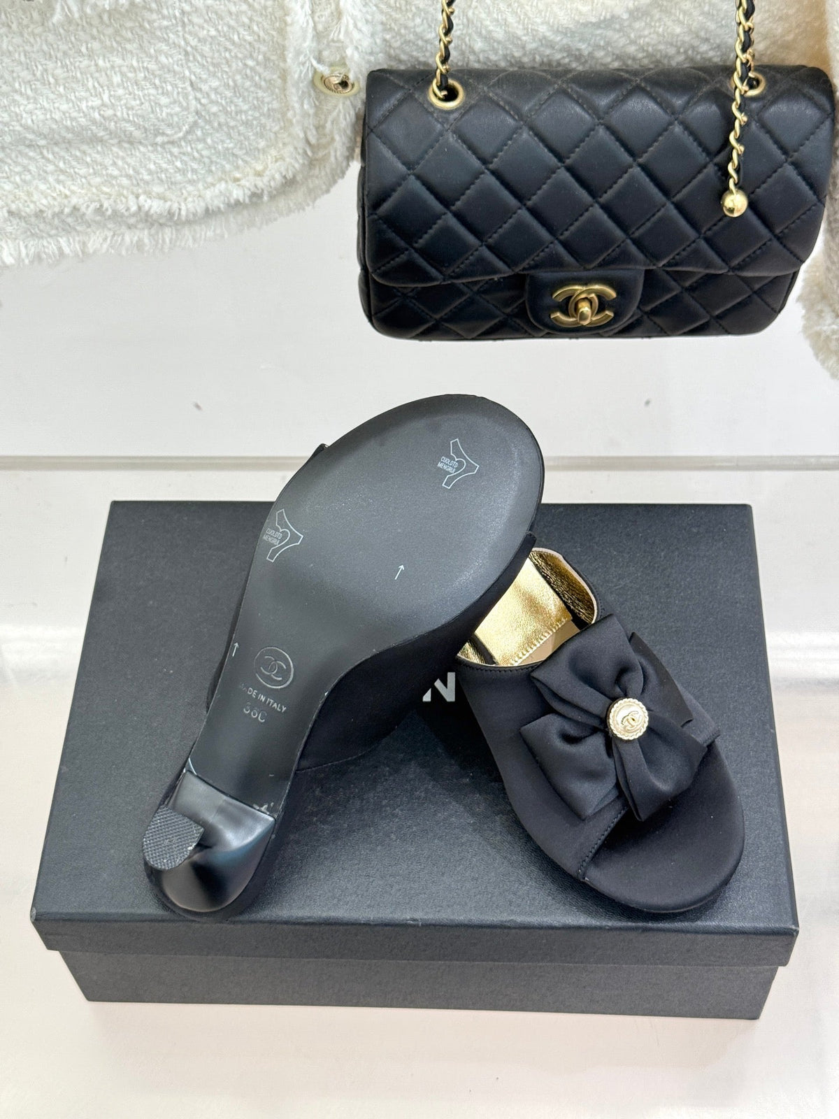 CC 26 Bow Sandal 55mm Black Gold Satin Sheepskin 609806