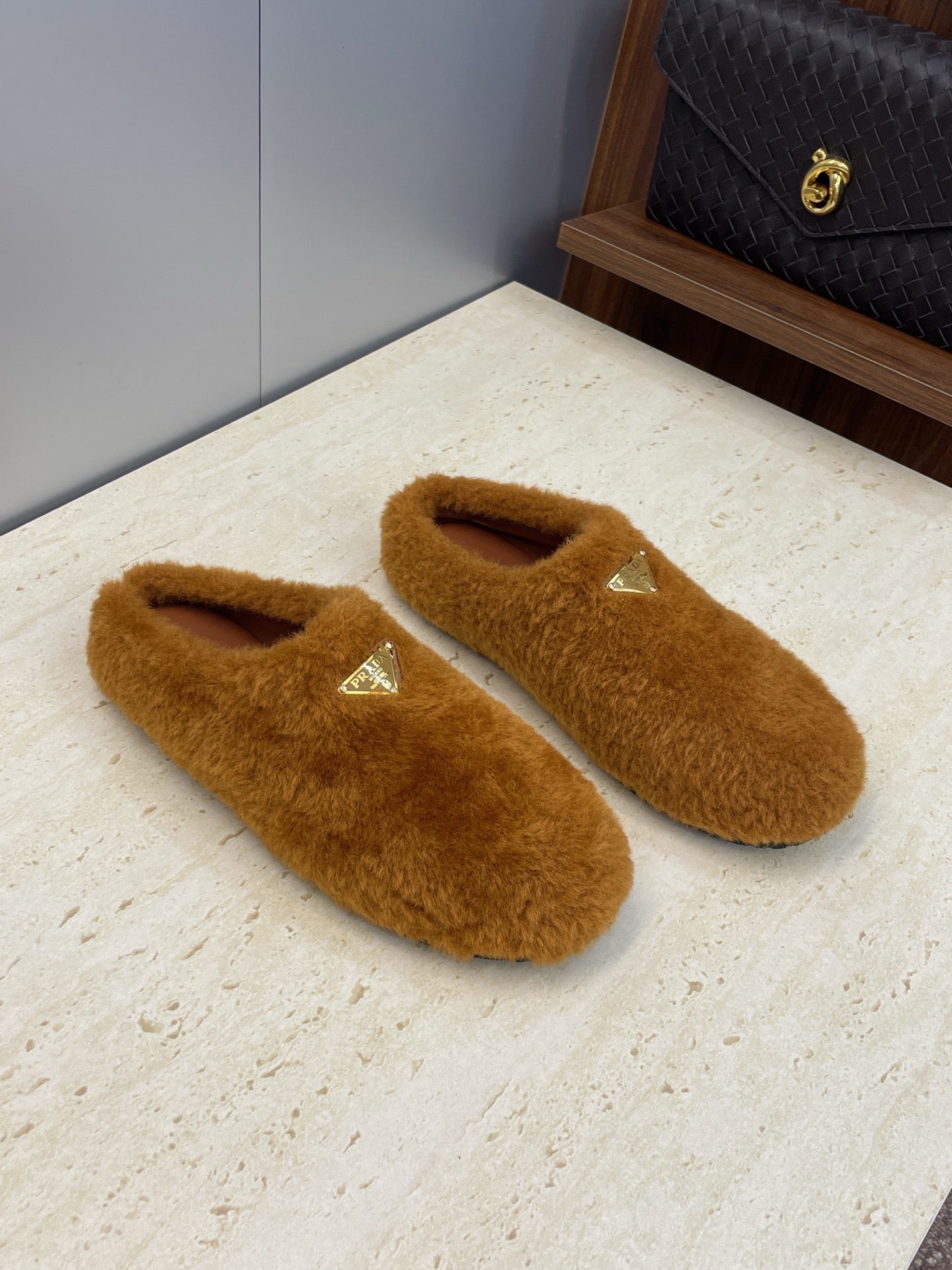 Prada 25s Slide Brown Shearing 551886