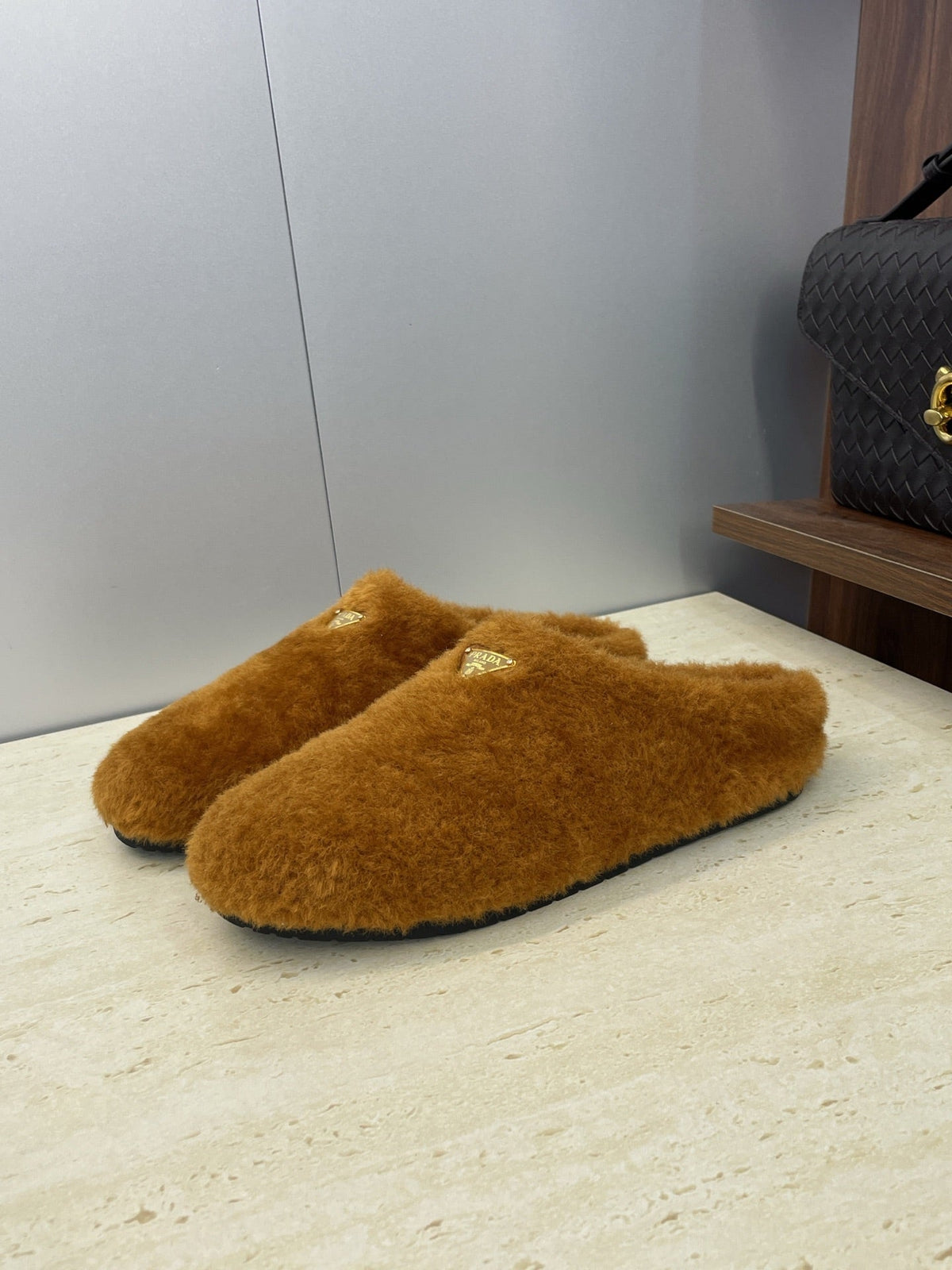 Prada 25s Slide Brown Shearing 551886