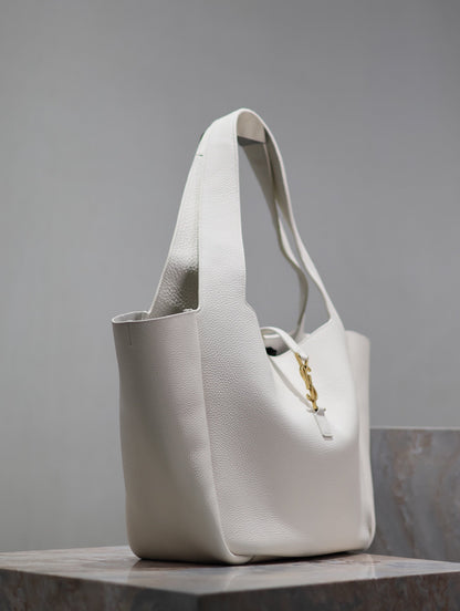 LE 5 À 7 BEA TOTE BAG 50 IN WHITE LAMBSKIN GOLD LOGO