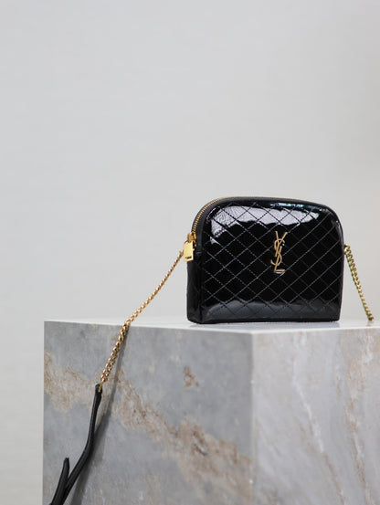 GABY ZIPPED POUCH 19 IN BLACK GLOSSY LAMBSKIN GOLD HARDWARE
