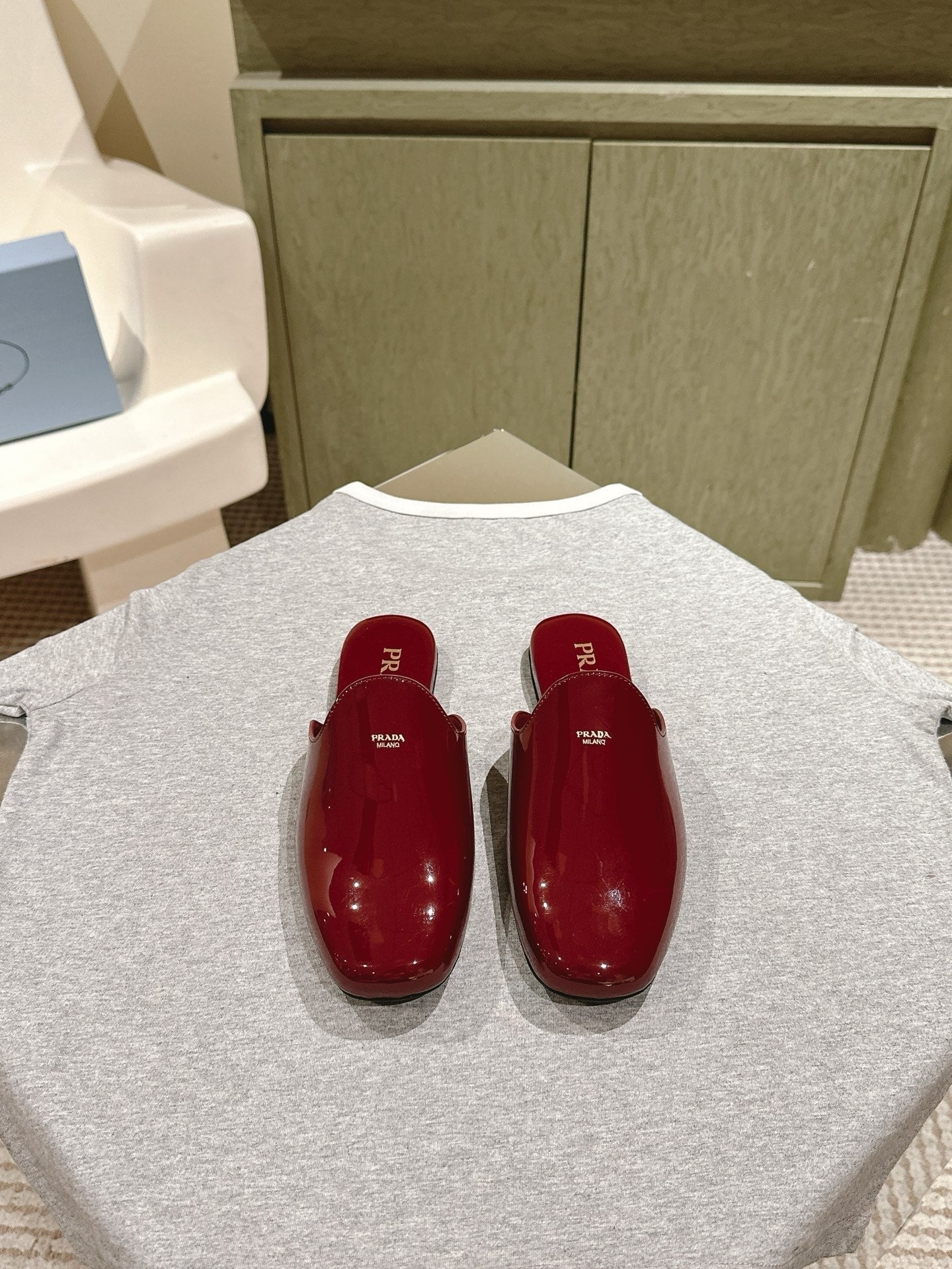 PRA 2026S Flats Mule Dark Red Patent Leather 657681